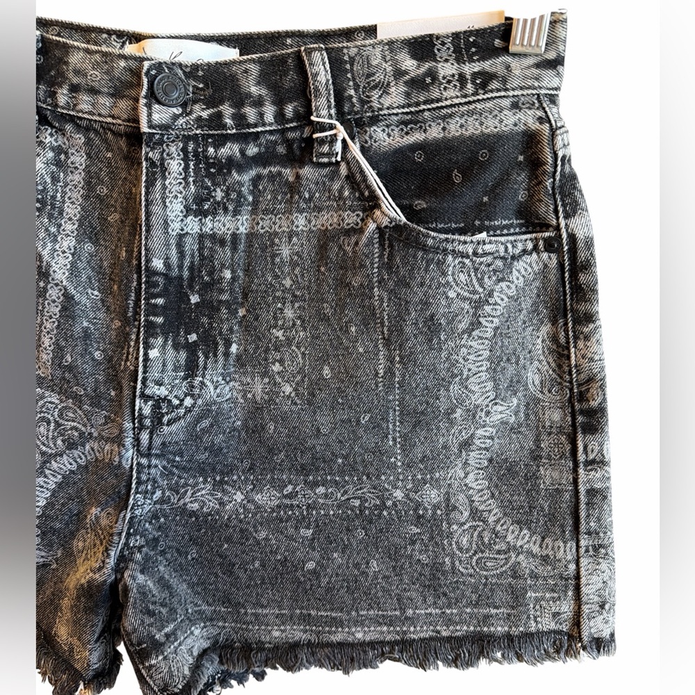KanCan Paisley Print Denim Shorts Size 11 Black Acid Wash Edgy Western New - Picture 6 of 15